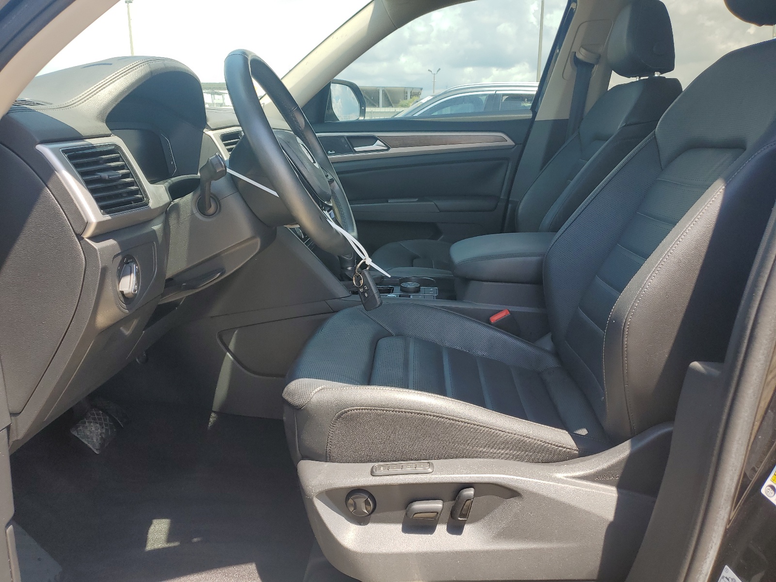 1V2NR2CA3KC554015 2019 Volkswagen Atlas Sel Premium