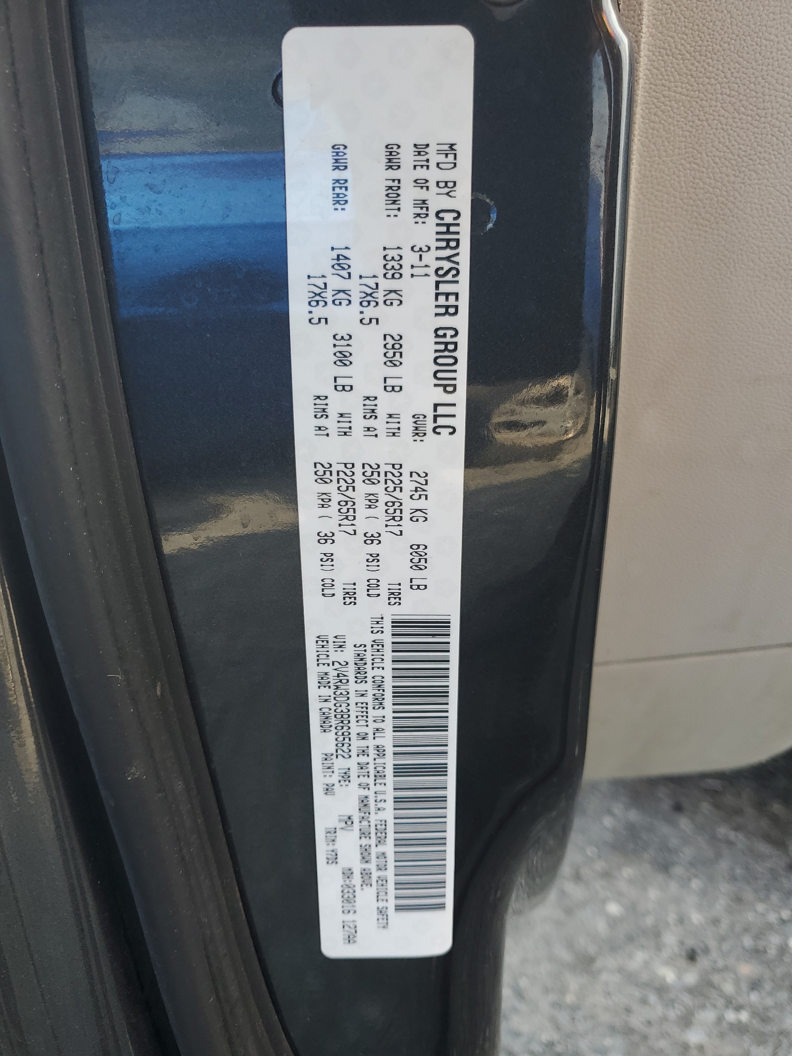 2V4RW3DG3BR695622 2011 Volkswagen Routan Se