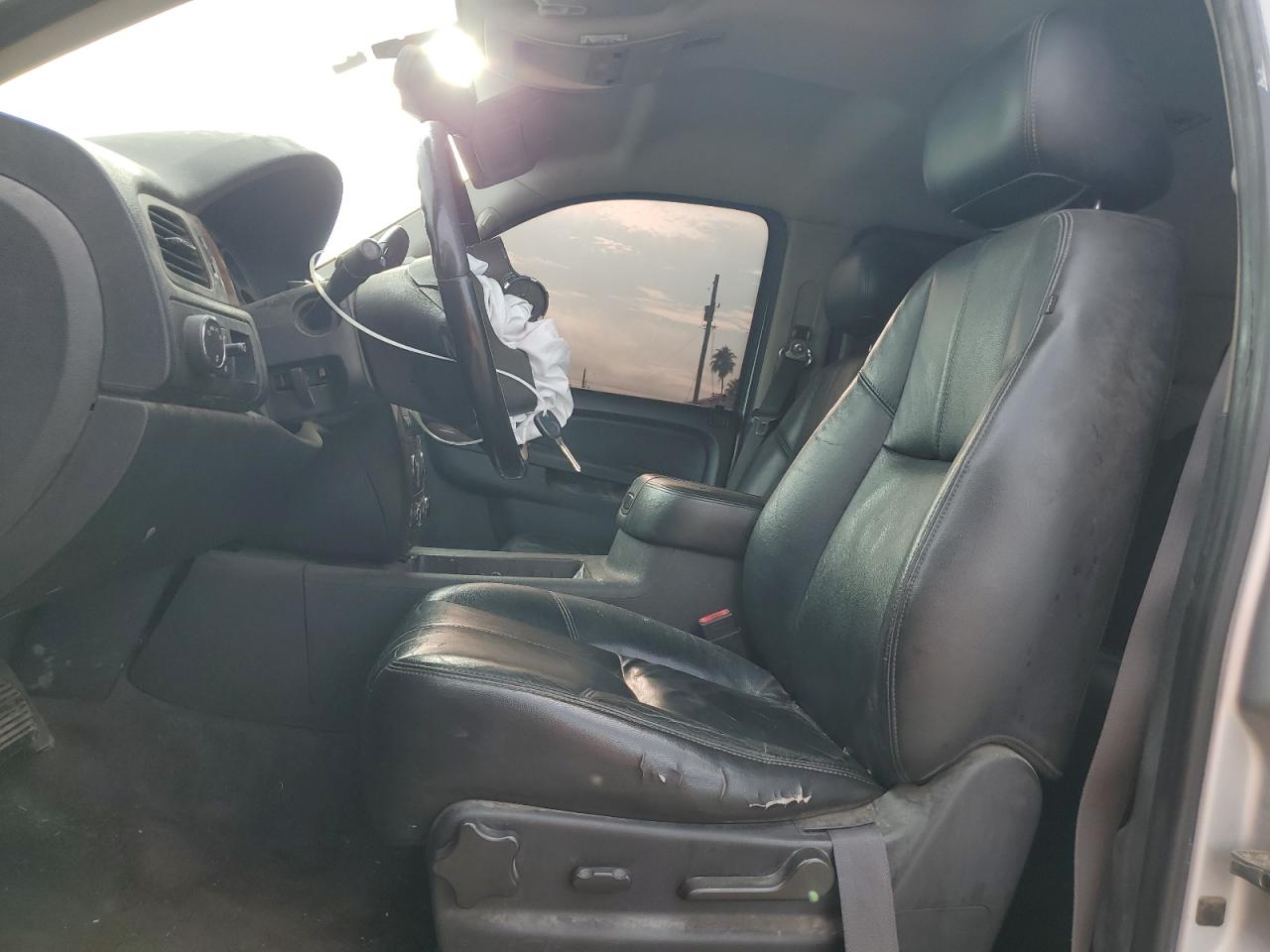 2011 Chevrolet Suburban C1500 Lt VIN: 1GNSCJE02BR339623 Lot: 59632745
