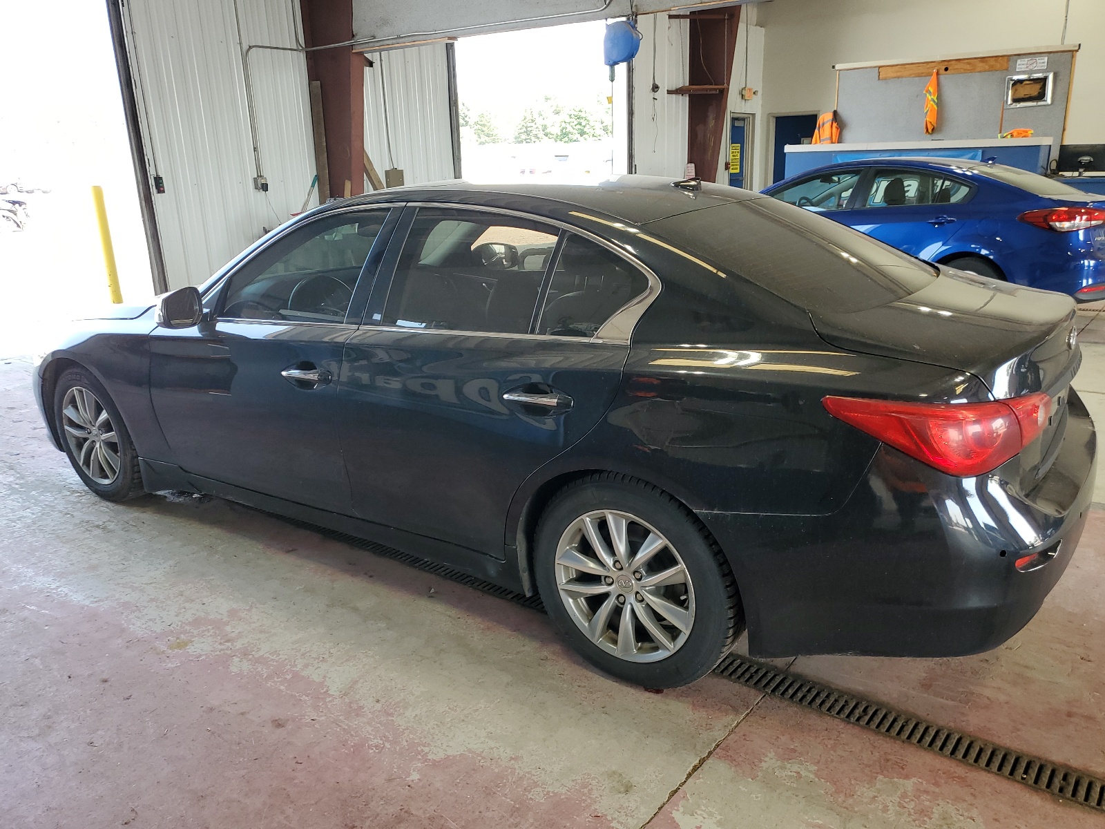 2014 Infiniti Q50 Base vin: JN1BV7AP5EM674775