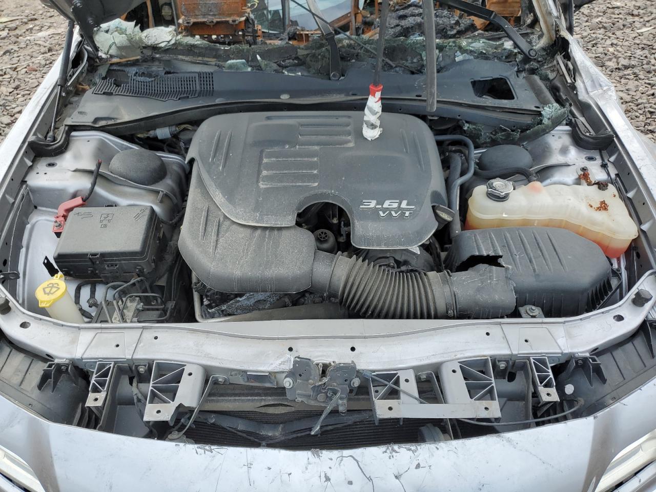 2014 Chrysler 300 - Image 11