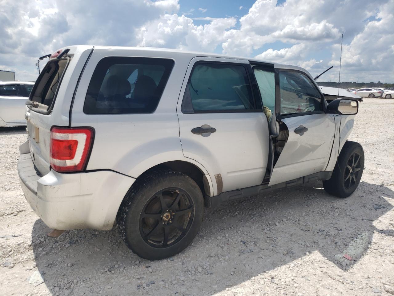 2011 Ford Escape - Image 3