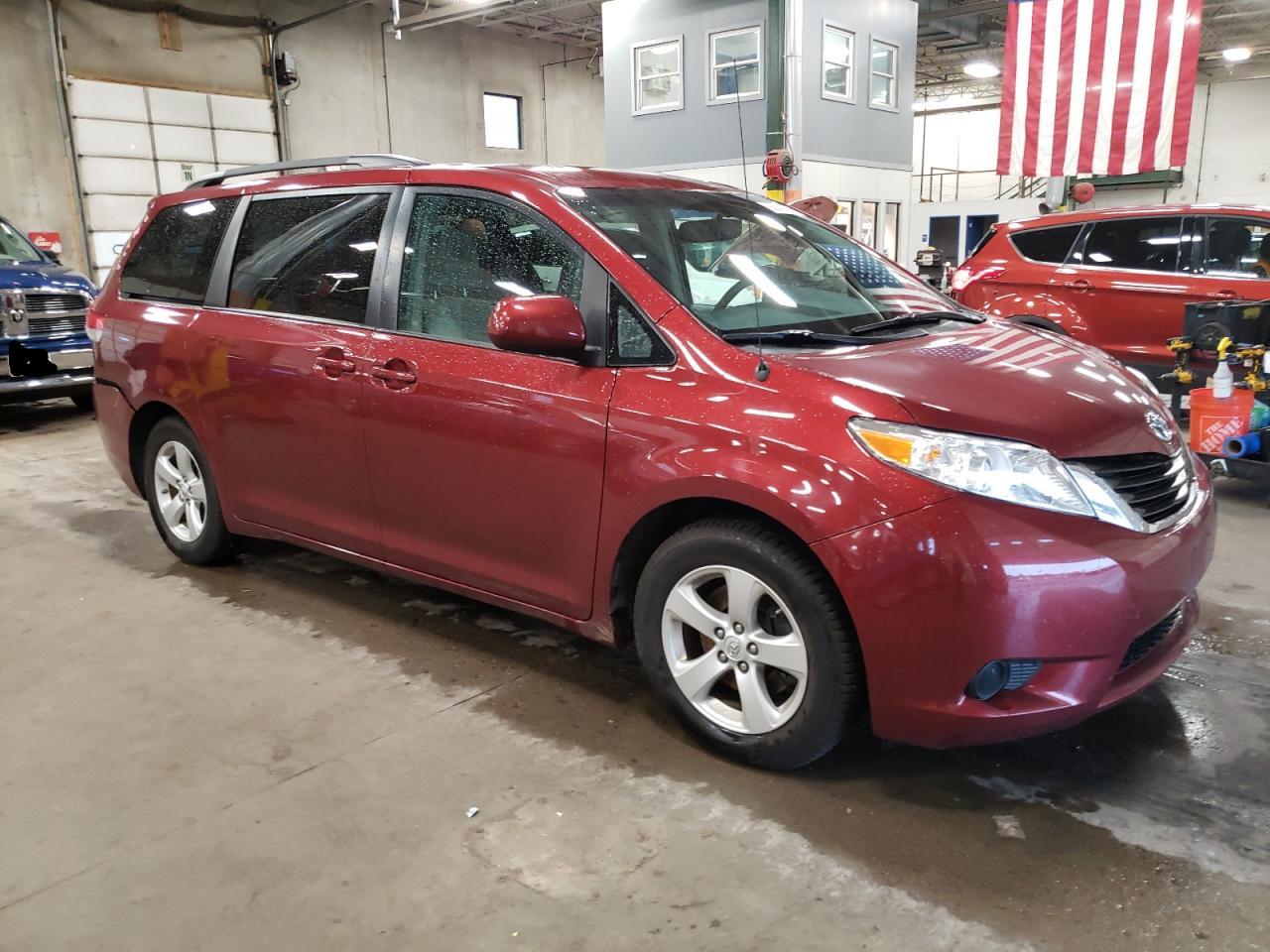 2012 Toyota Sienna - Image 4