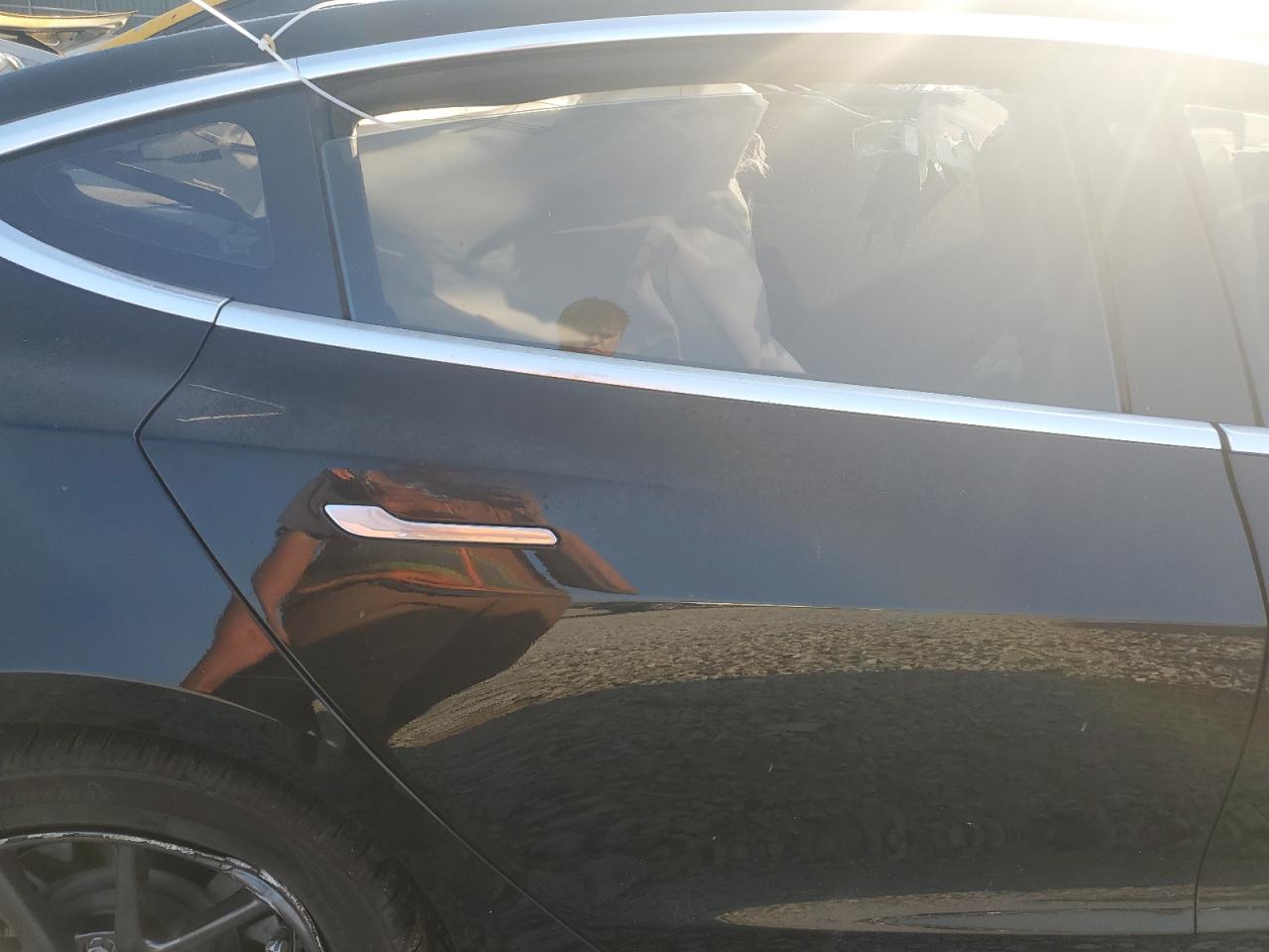 5YJ3E1EB3JF182469 2018 Tesla Model 3