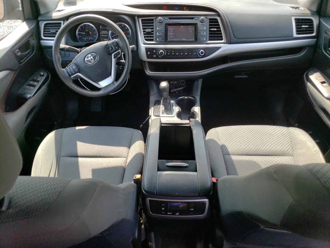 2019 Toyota Highlander Le VIN: 5TDBZRFH8KS704124 Lot: 65025774