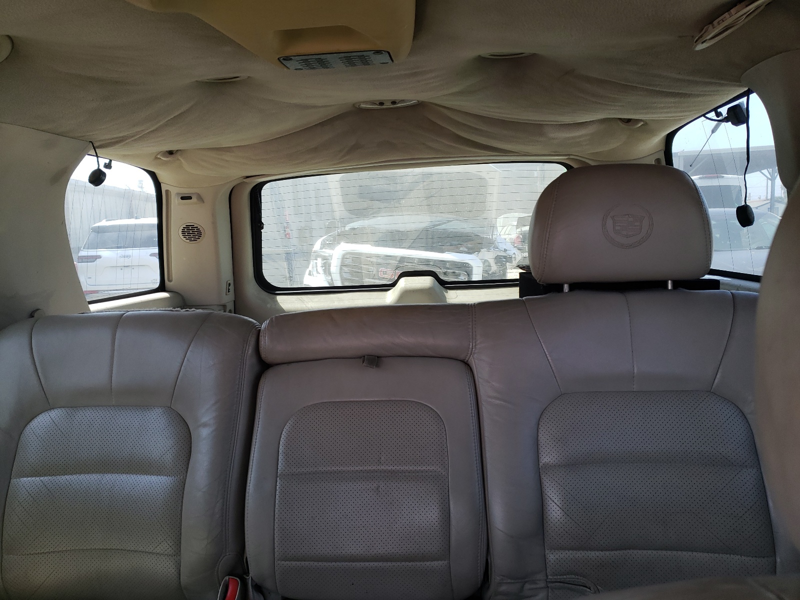 1GYEK63NX2R106247 2002 Cadillac Escalade Luxury