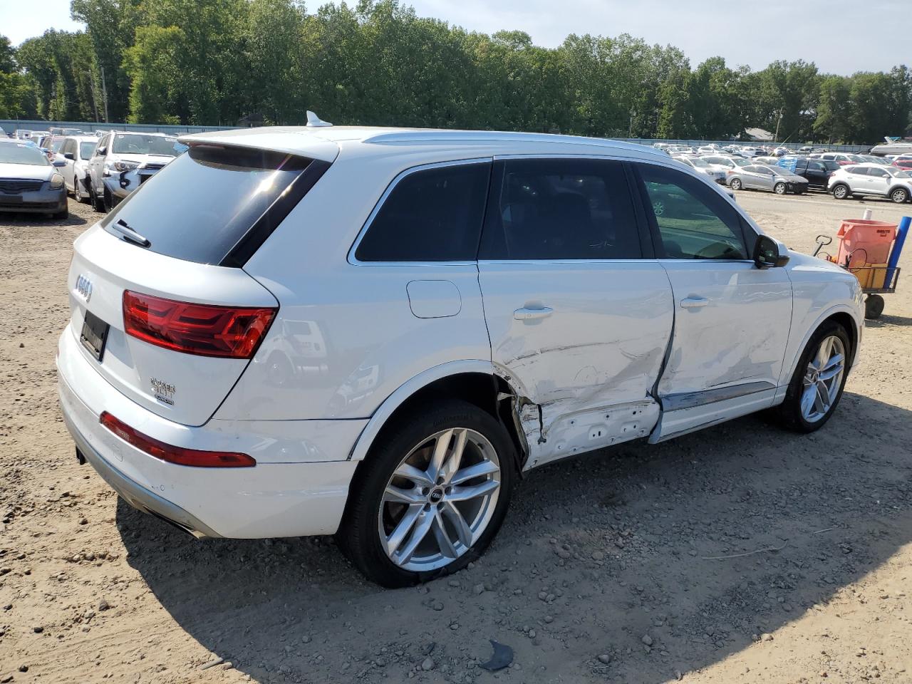 WA1VAAF71HD008345 2017 Audi Q7 Prestige