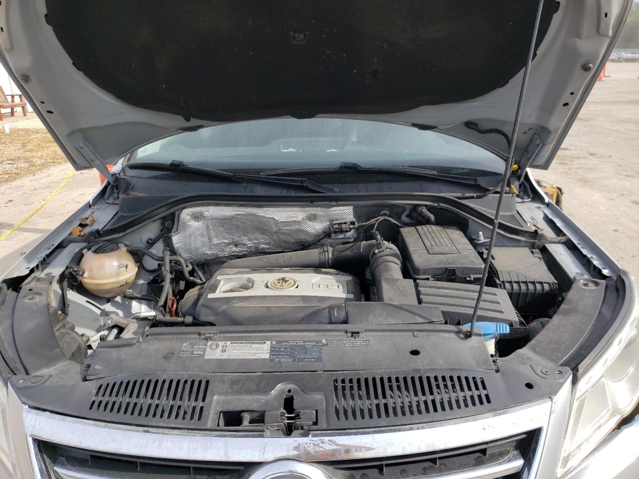 2011 Volkswagen Tiguan - Image 12