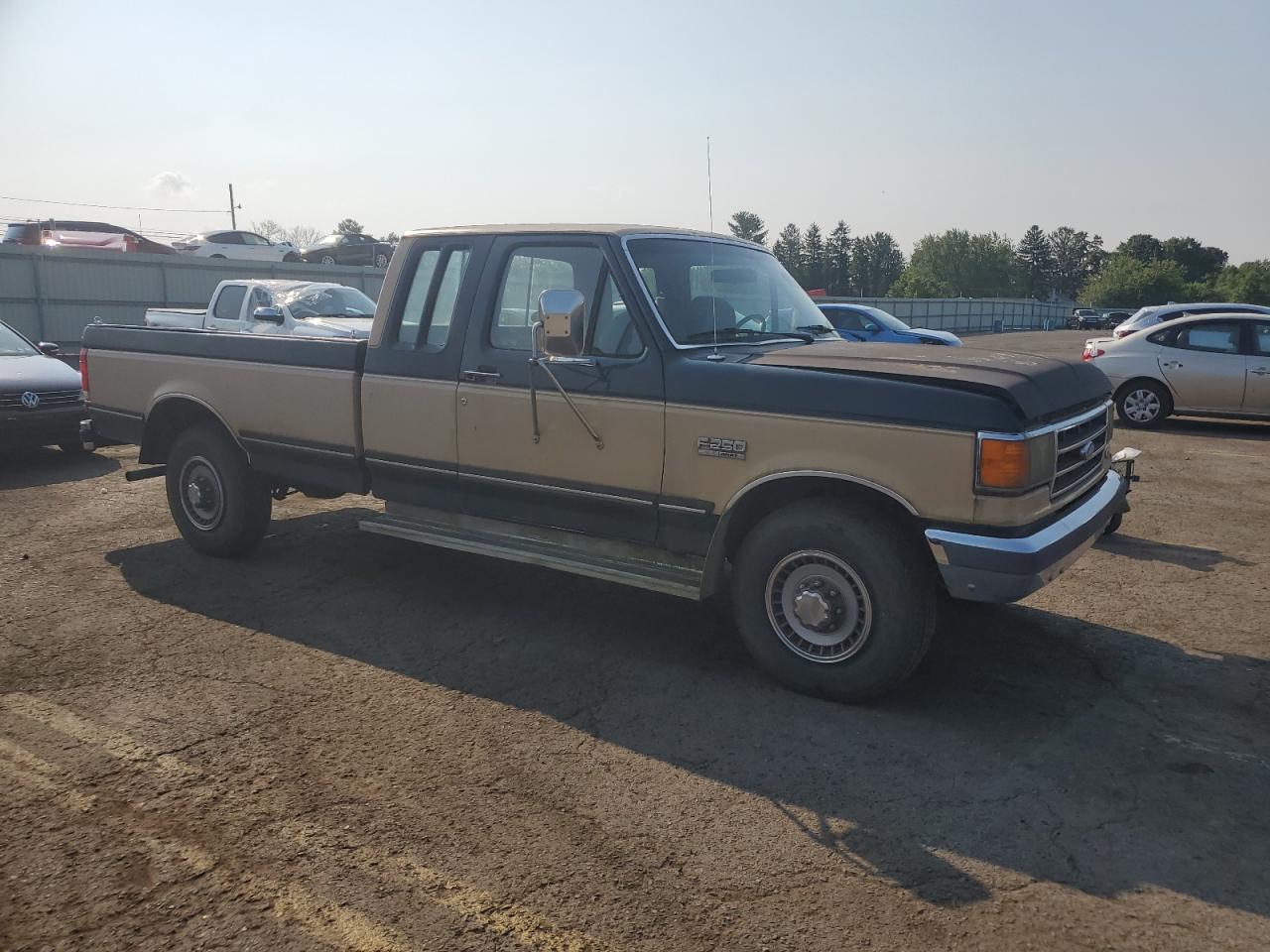 1990 Ford F250 VIN: 1FTHX25HXLKA00136 Lot: 66182404