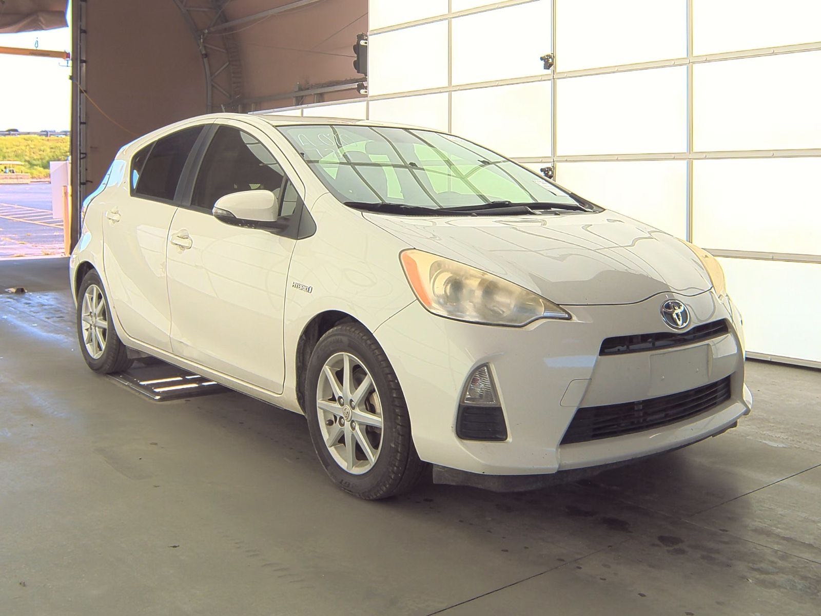 2013 Toyota Prius C vin: JTDKDTB3XD1543250