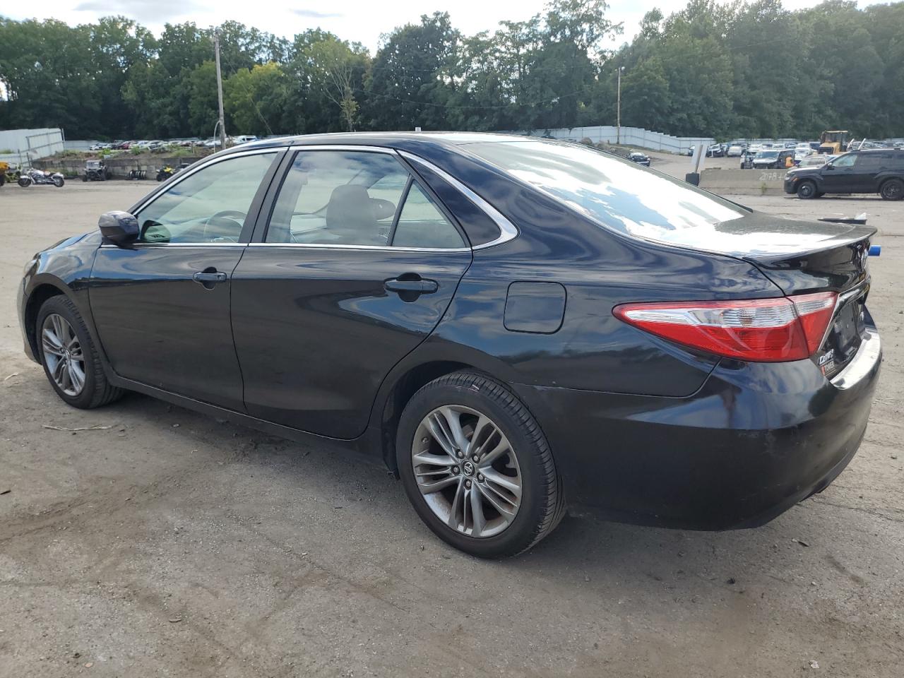 4T1BF1FKXGU219603 2016 TOYOTA CAMRY - Image 2