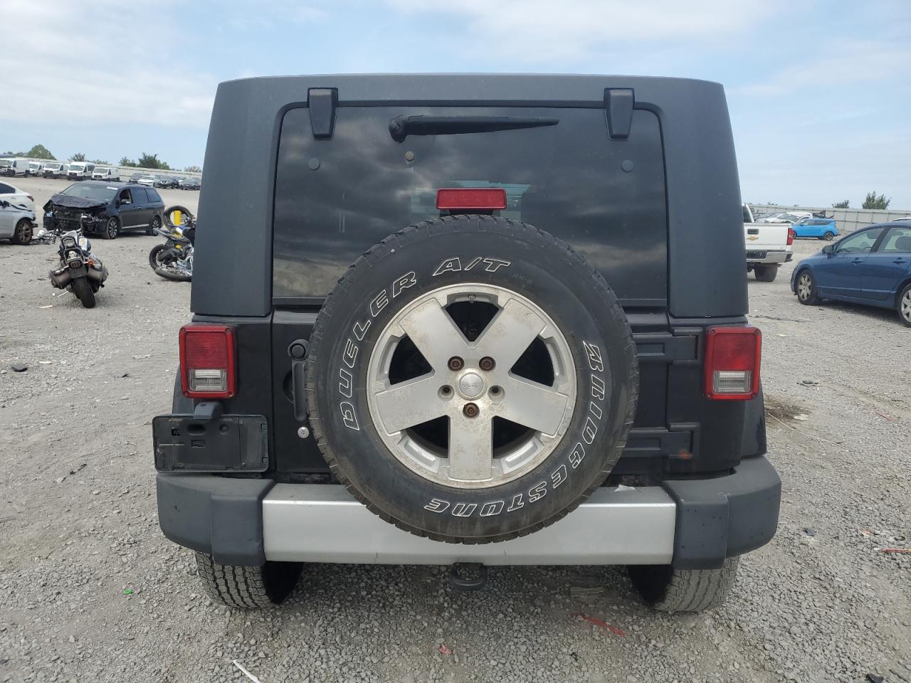 2008 Jeep Wrangler Unlimited Sahara VIN: 1J8GA59158L611567 Lot: 66905644