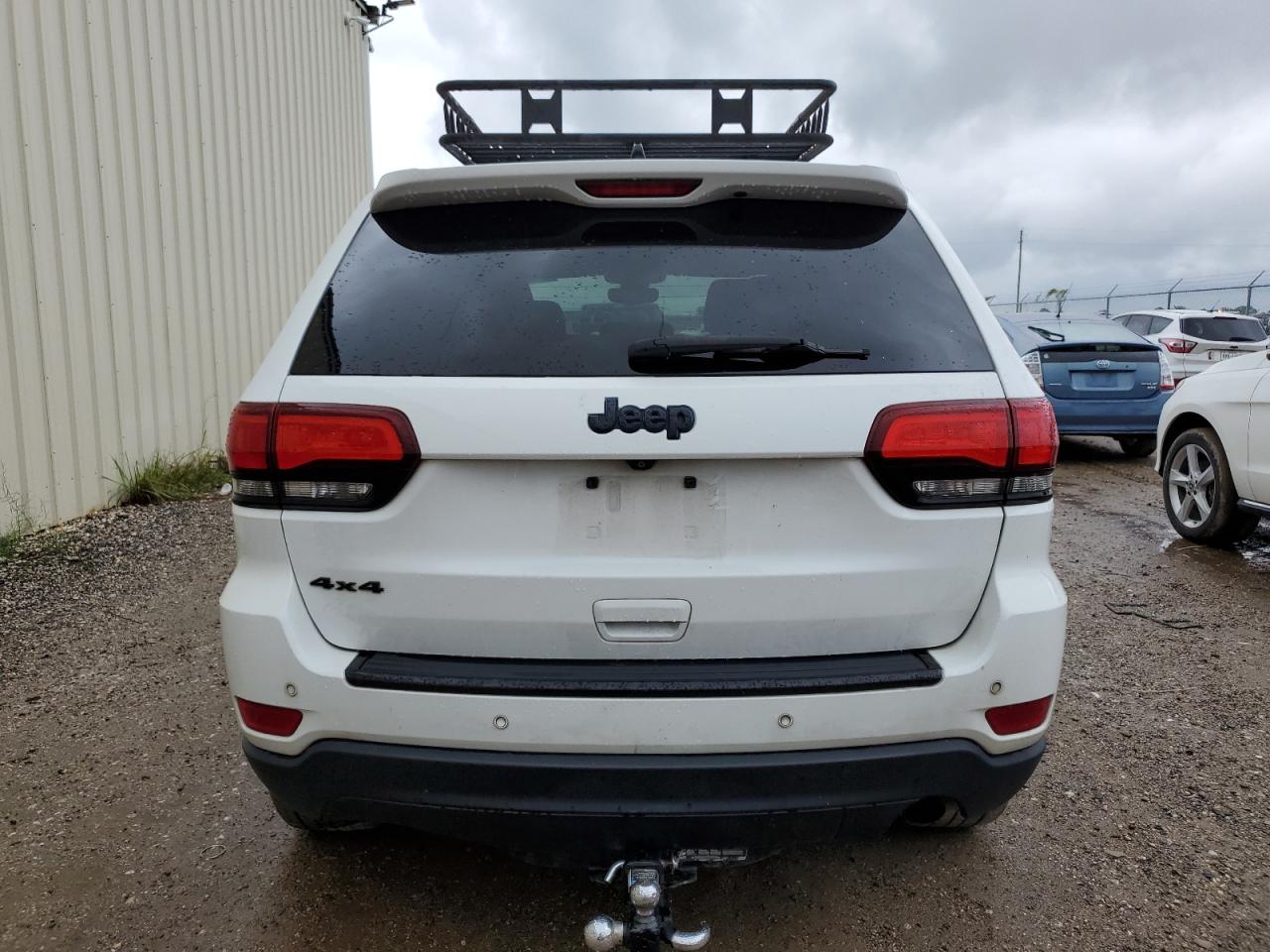 1C4RJFAG4JC387557 2018 Jeep Grand Cherokee Laredo