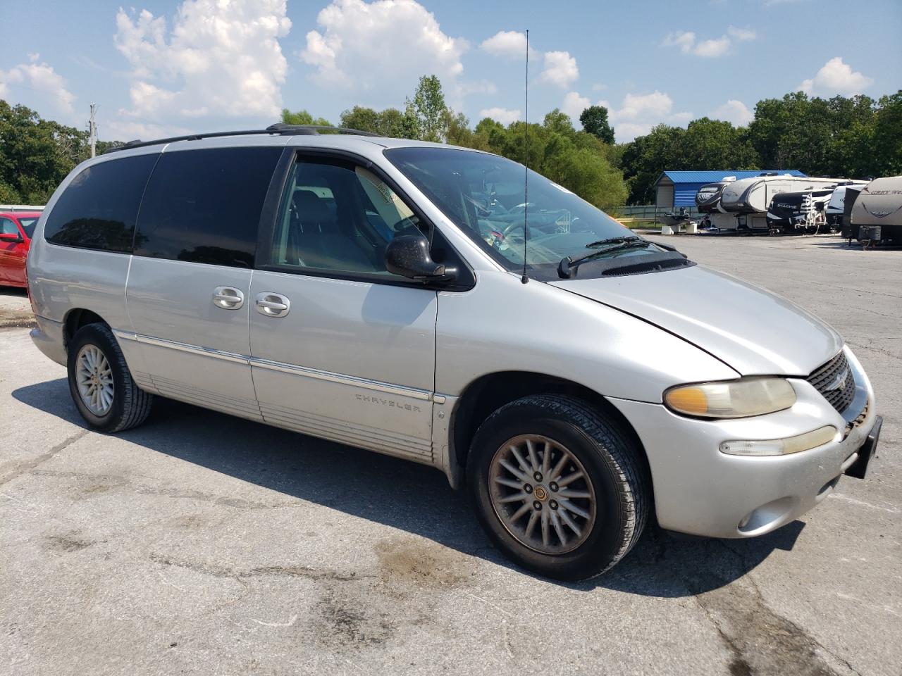 2000 Chrysler Town & Country - Image 4