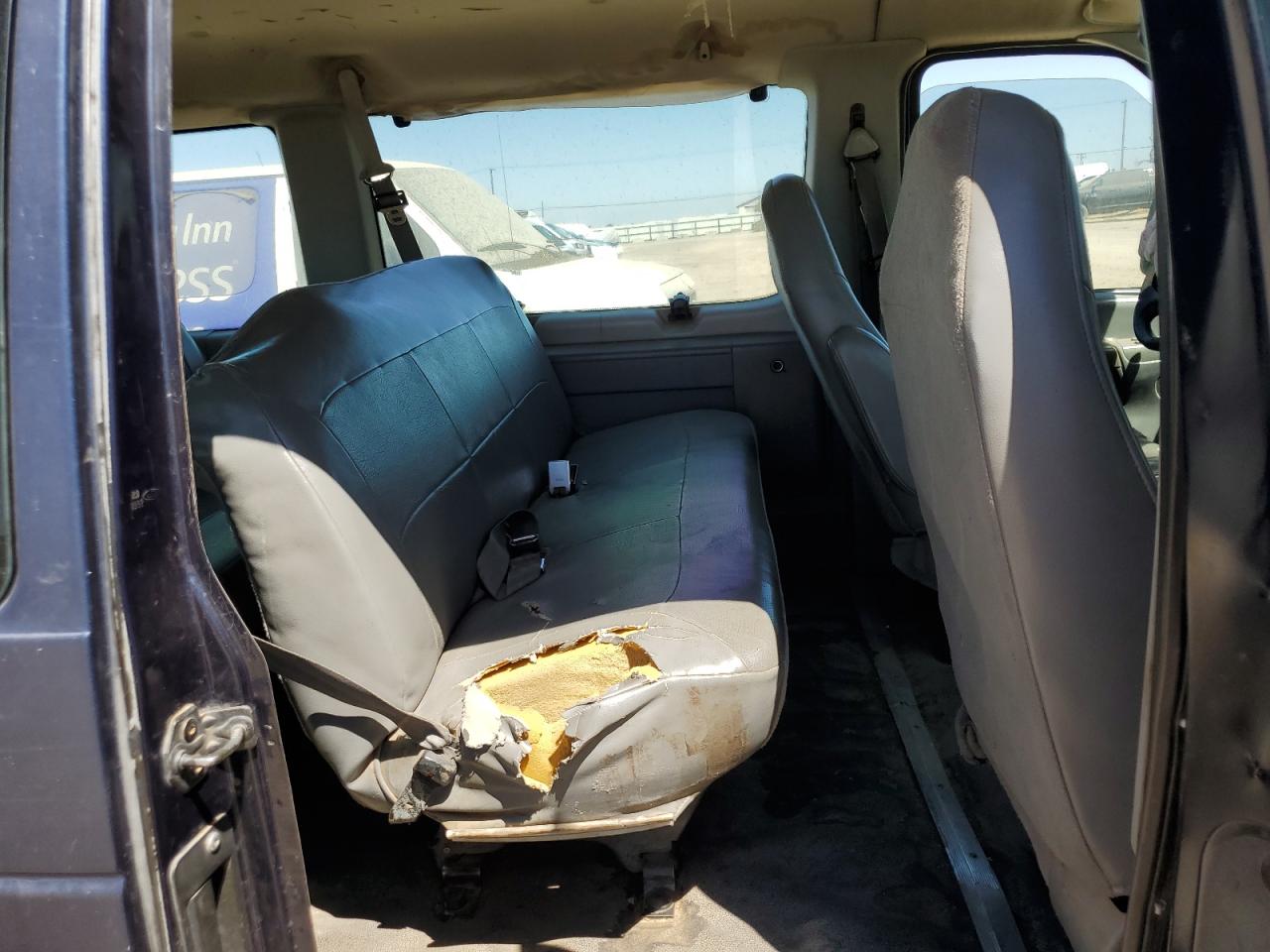 2004 Ford Econoline E150 Wagon VIN: 1FMRE11W64HB01287 Lot: 67687044