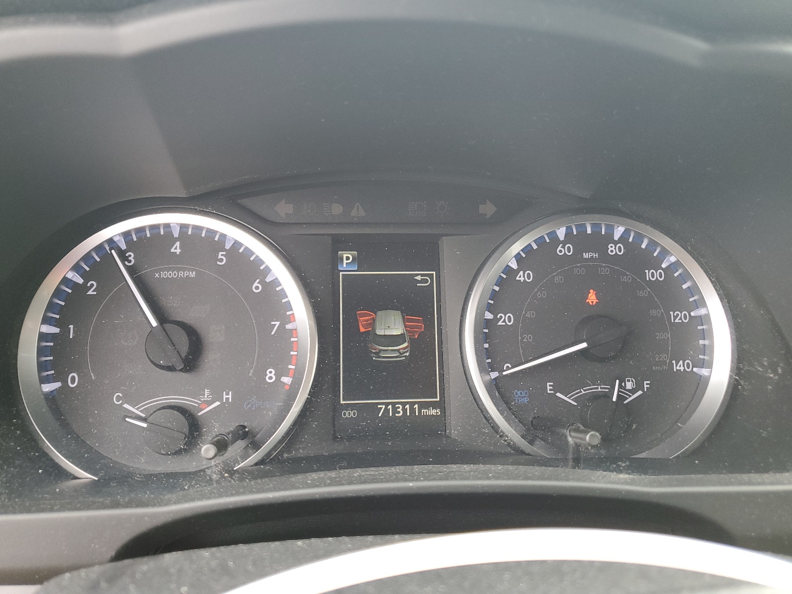 5TDBZRFH5KS718658 2019 Toyota Highlander Le