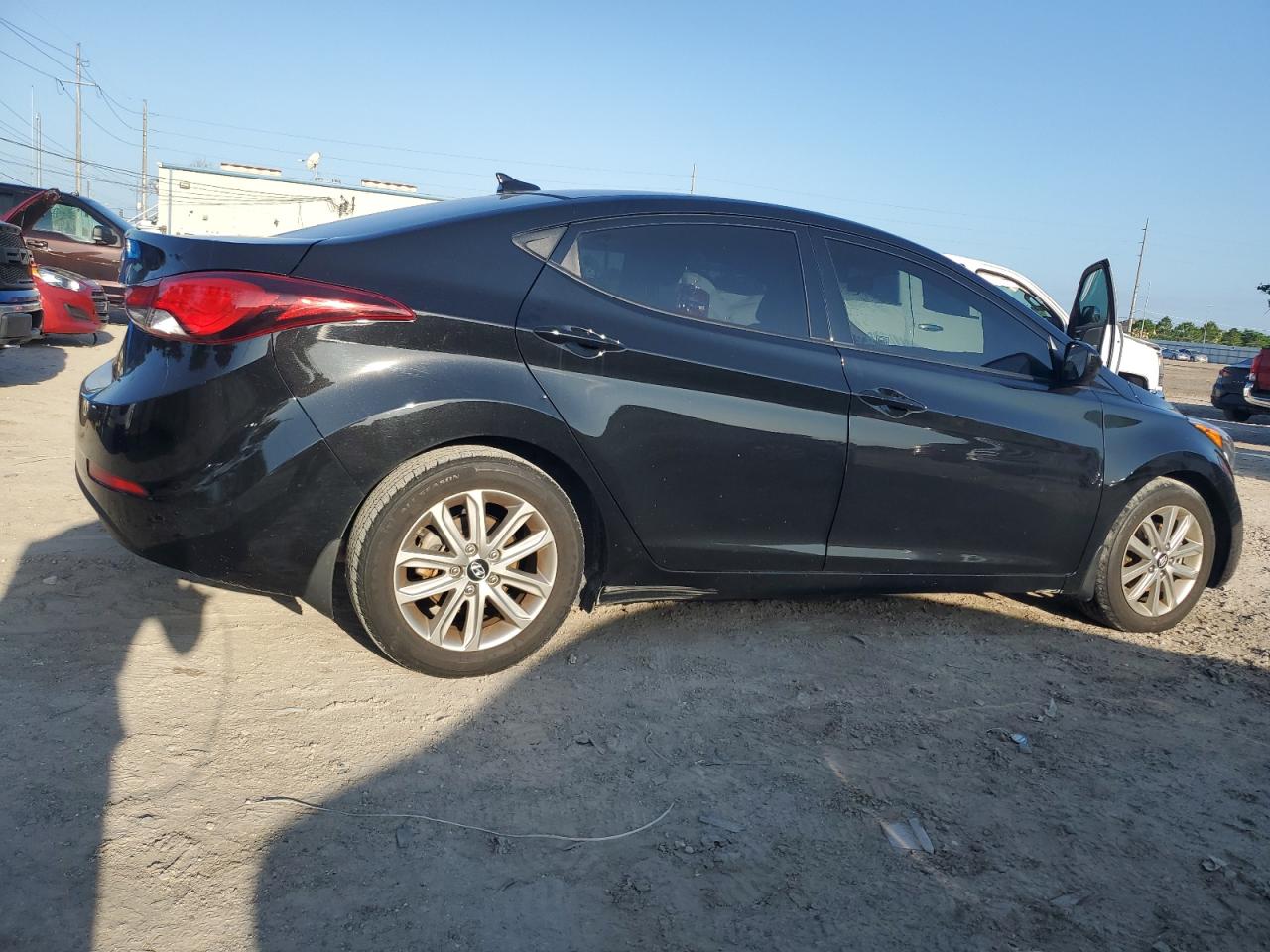 2016 Hyundai Elantra - Image 3