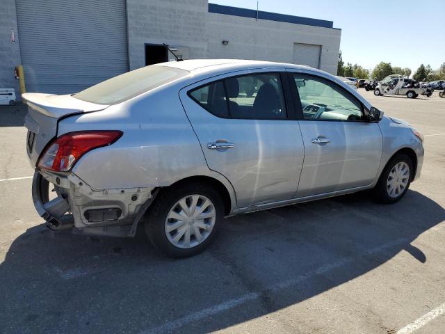  NISSAN VERSA 2017 Серебристый