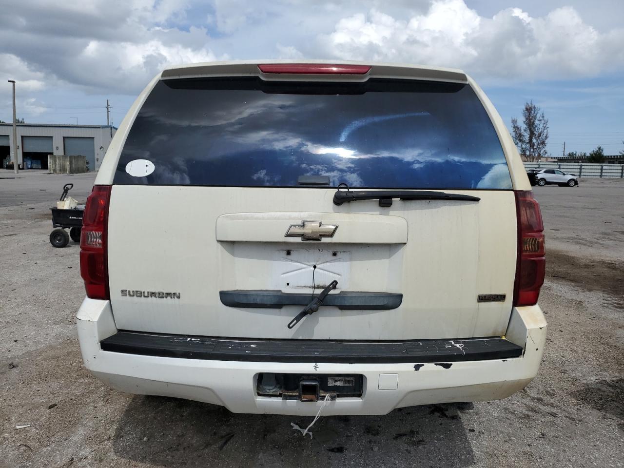 2010 Chevrolet Suburban K1500 Lt VIN: 1GNUKJE35AR132227 Lot: 66245354