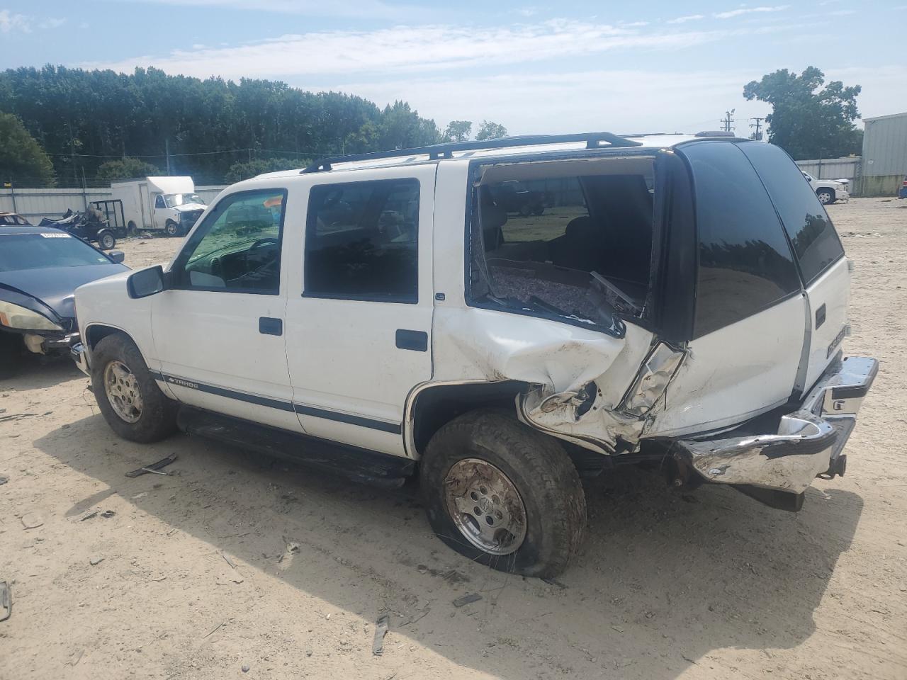 1999 Chevrolet Tahoe - Image 2
