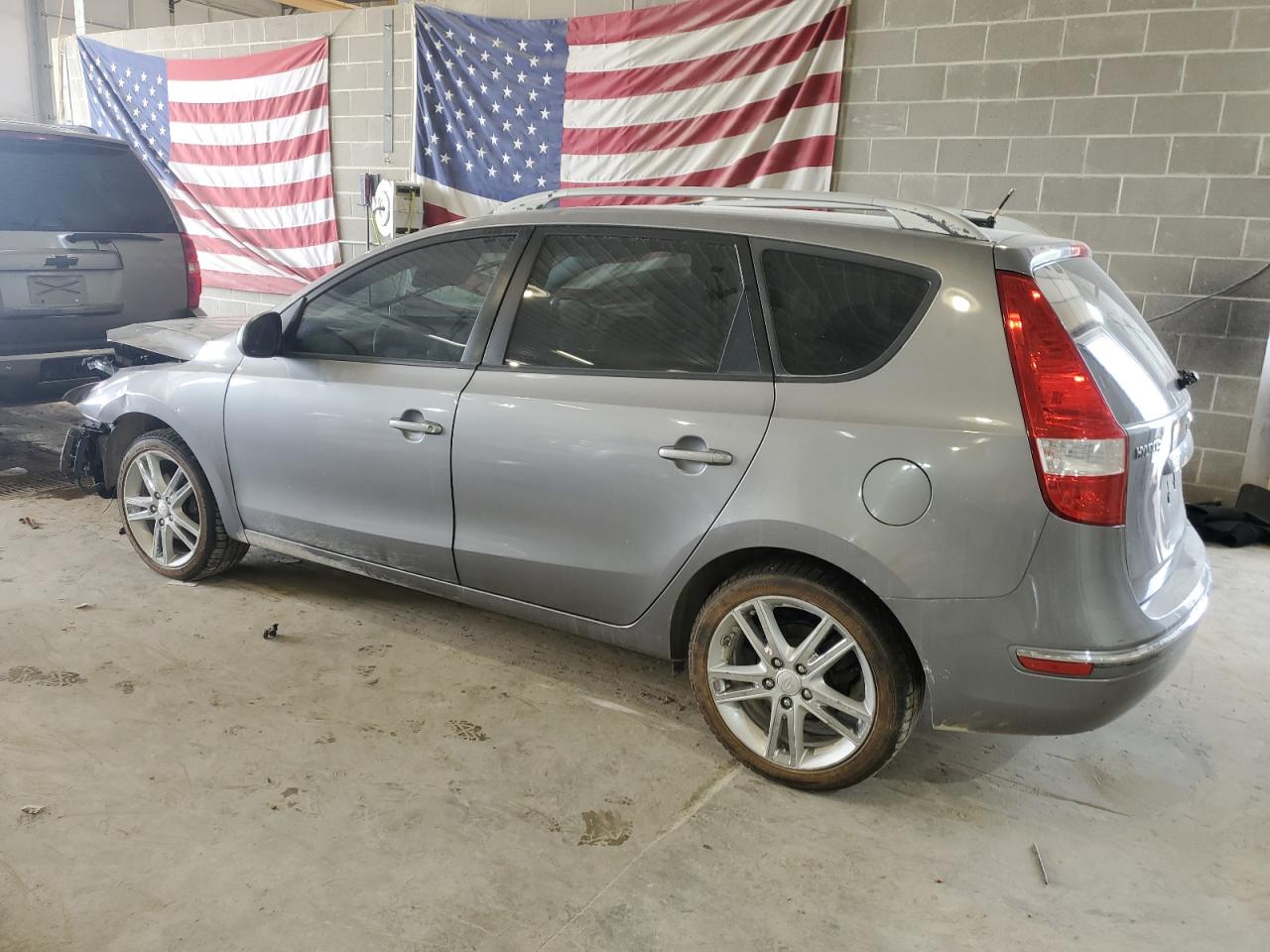 2012 Hyundai Elantra - Image 2