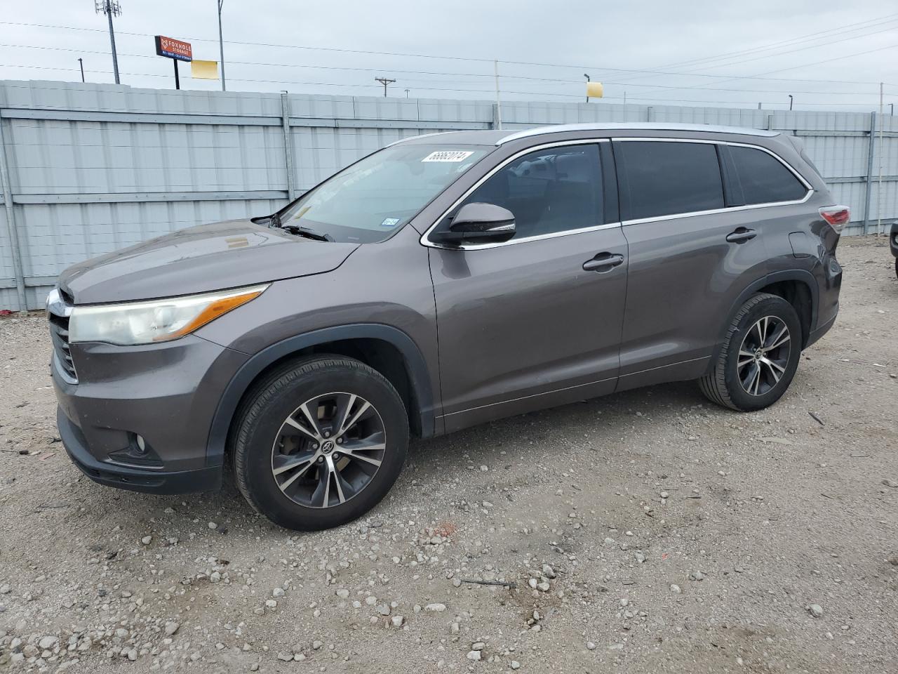 2016 Toyota Highlander - Image 1