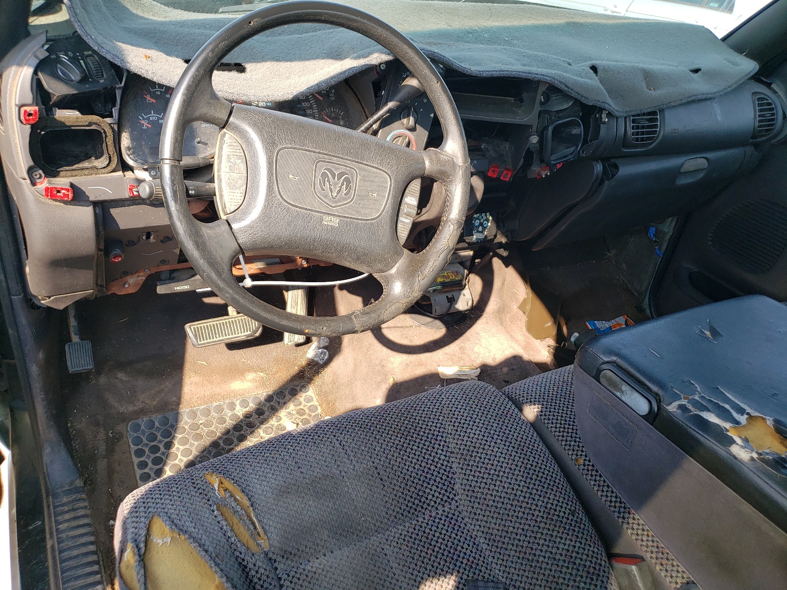 3B7HC12YXXG102009 1999 Dodge Ram 1500