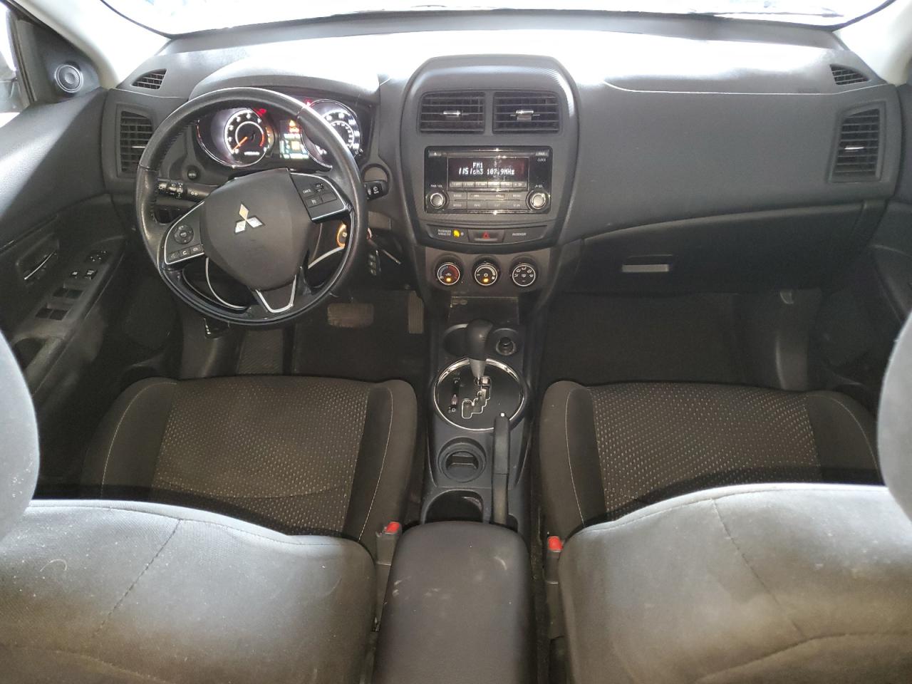 2016 Mitsubishi Outlander - Image 8