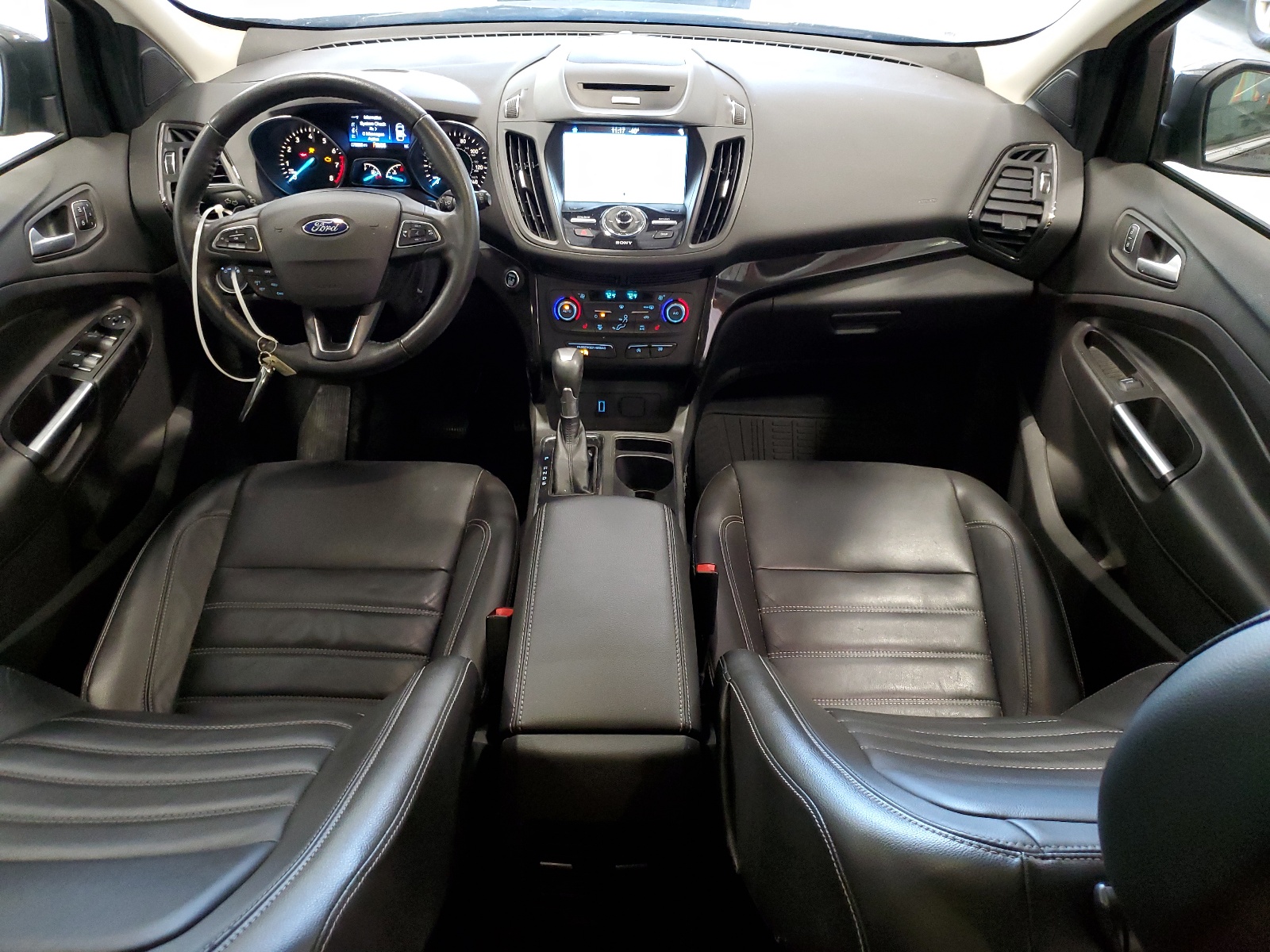 1FMCU9J98HUA99976 2017 Ford Escape Titanium