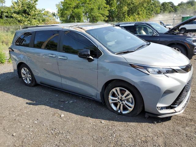  TOYOTA SIENNA 2023 Сріблястий