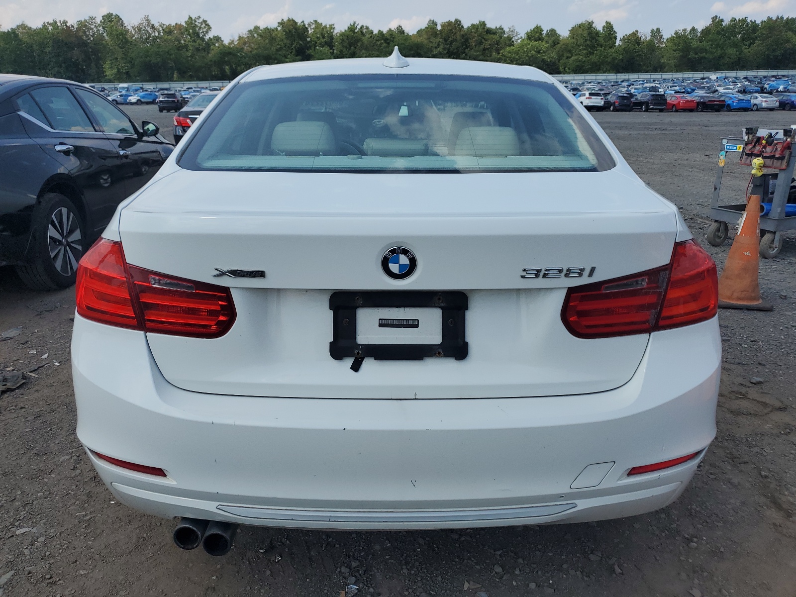 2013 BMW 328 Xi Sulev vin: WBA3B5G5XDNS01917