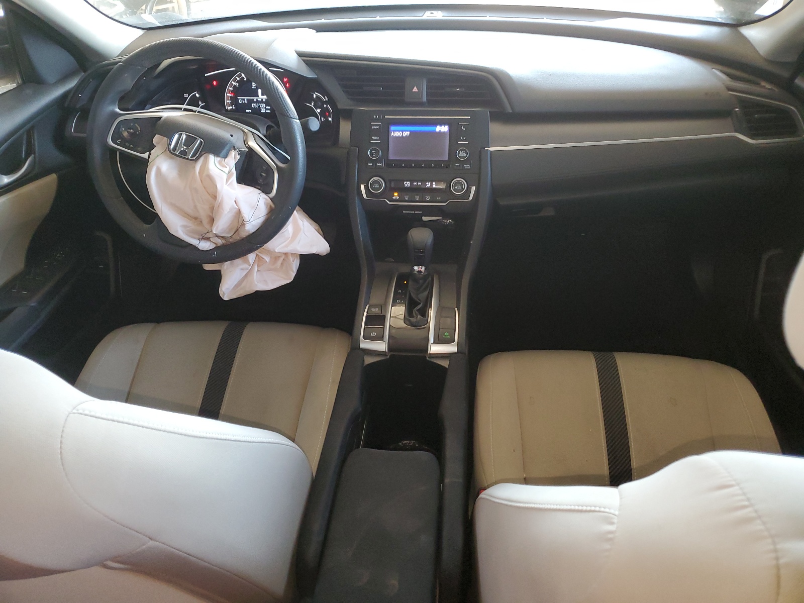 19XFC2F53JE040680 2018 Honda Civic Lx