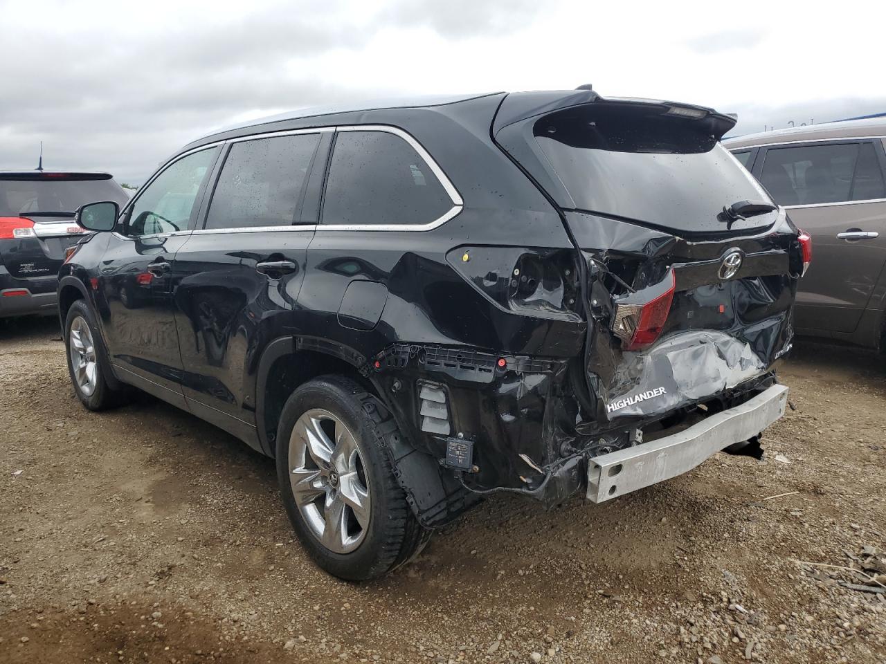 5TDDZRFH4HS480769 2017 TOYOTA HIGHLANDER - Image 2