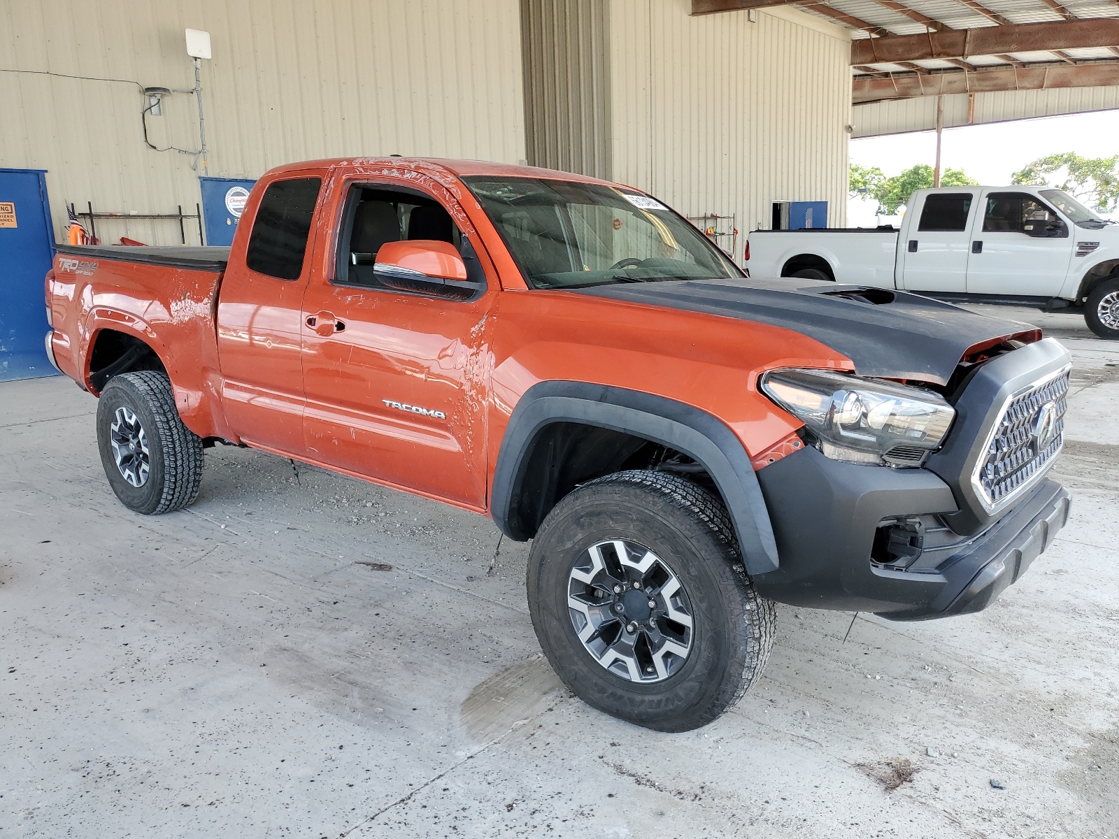 2017 Toyota Tacoma Access Cab vin: 5TFSZ5AN5HX064138