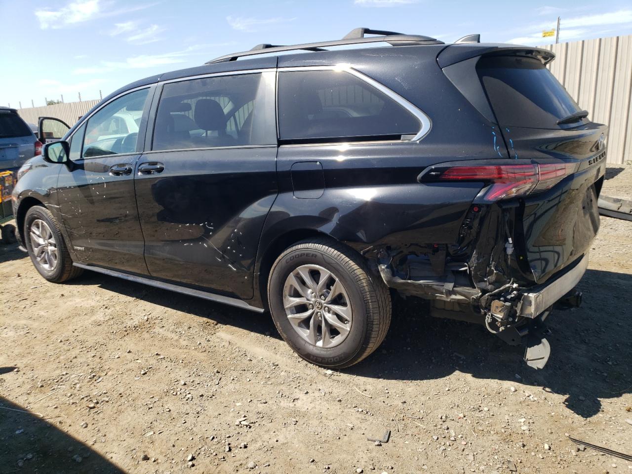 5TDBRKEC3MS072519 2021 TOYOTA SIENNA - Image 2