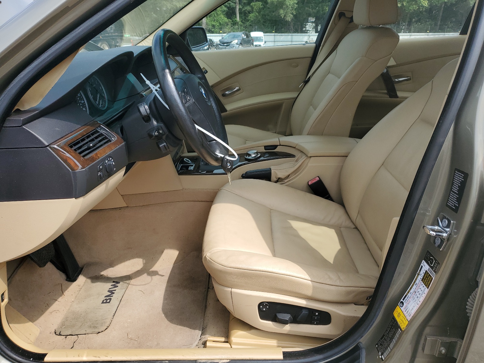 WBANF73596CG65300 2006 BMW 530 Xi