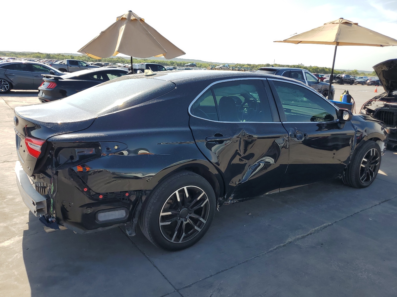 2019 Toyota Camry L vin: 4T1B11HK3KU826396