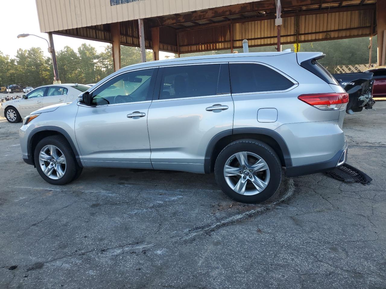 2018 Toyota Highlander Limited VIN: 5TDYZRFH0JS237709 Lot: 68892494