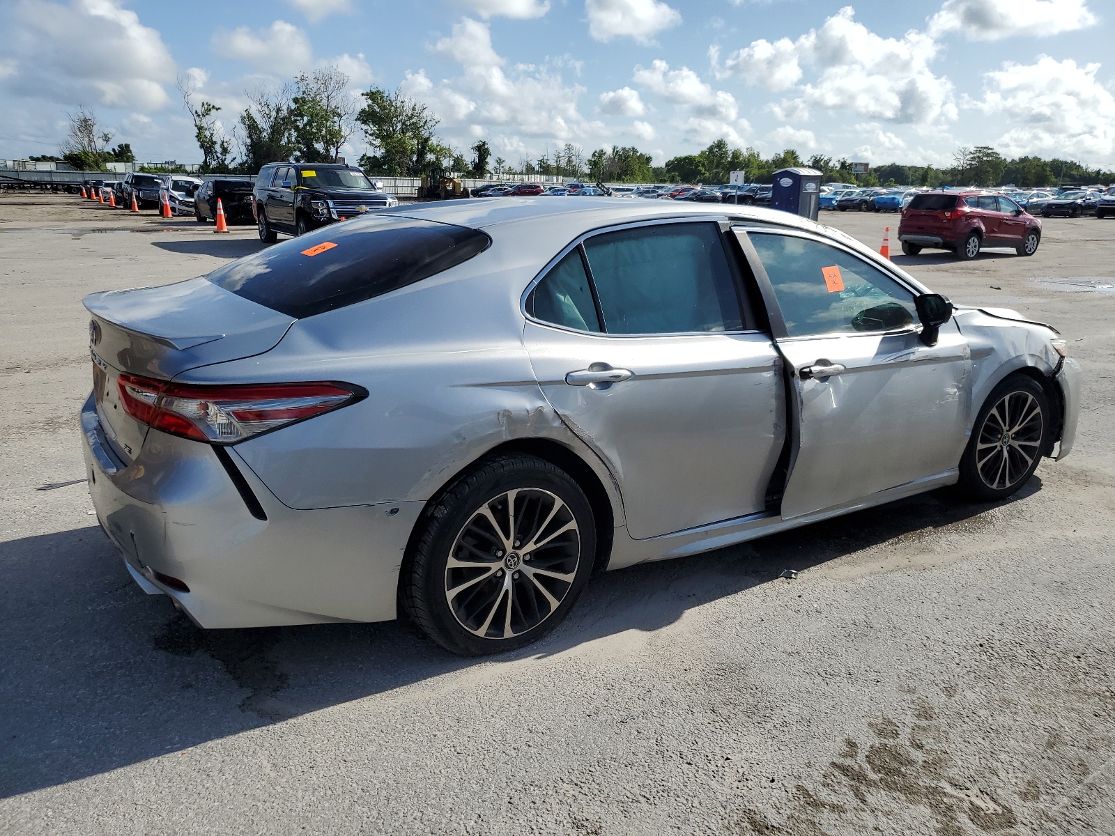 2018 Toyota Camry L vin: 4T1B11HK5JU026116