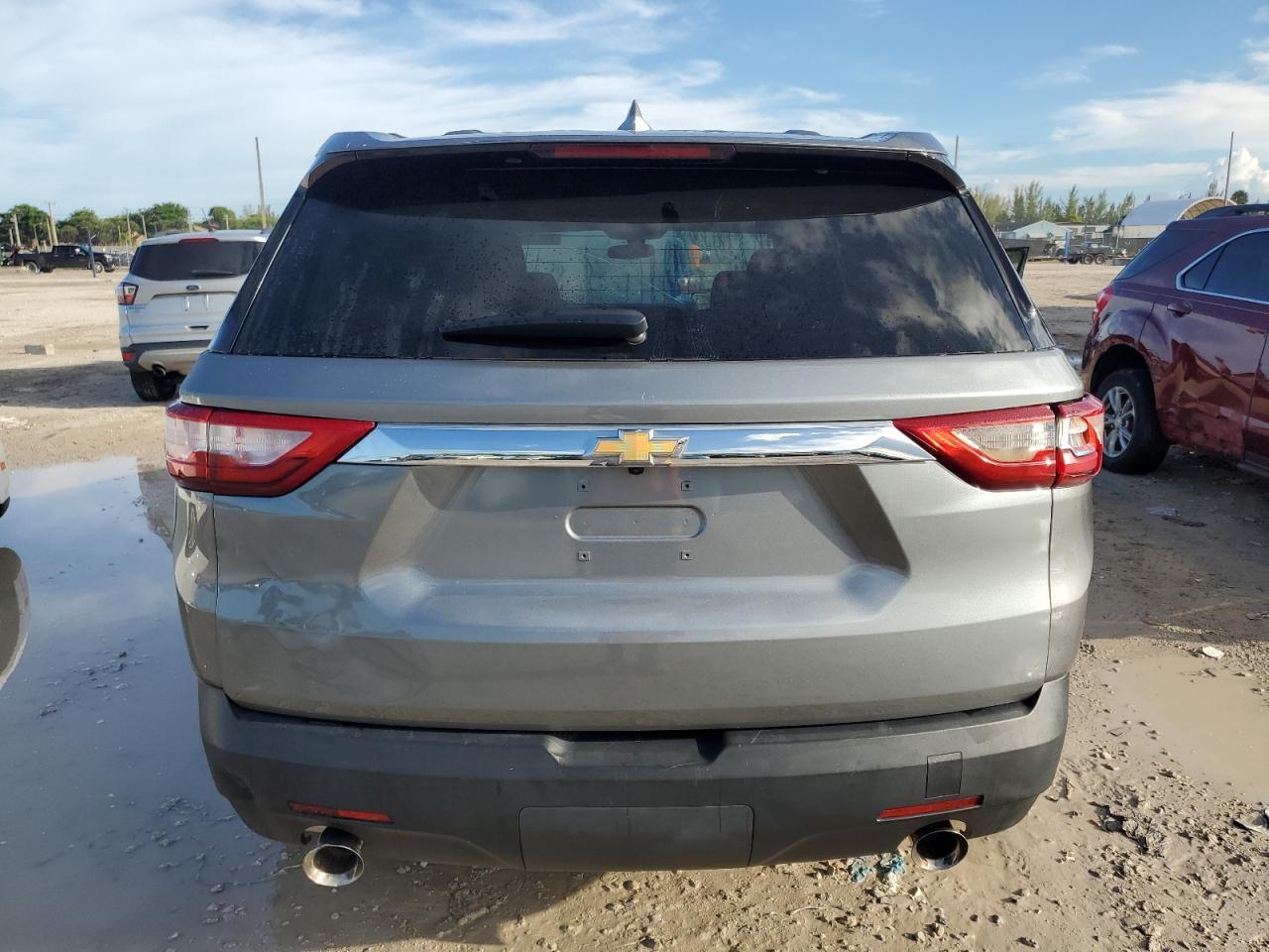 2019 Chevrolet Traverse Ls vin: 1GNERFKW3KJ131847