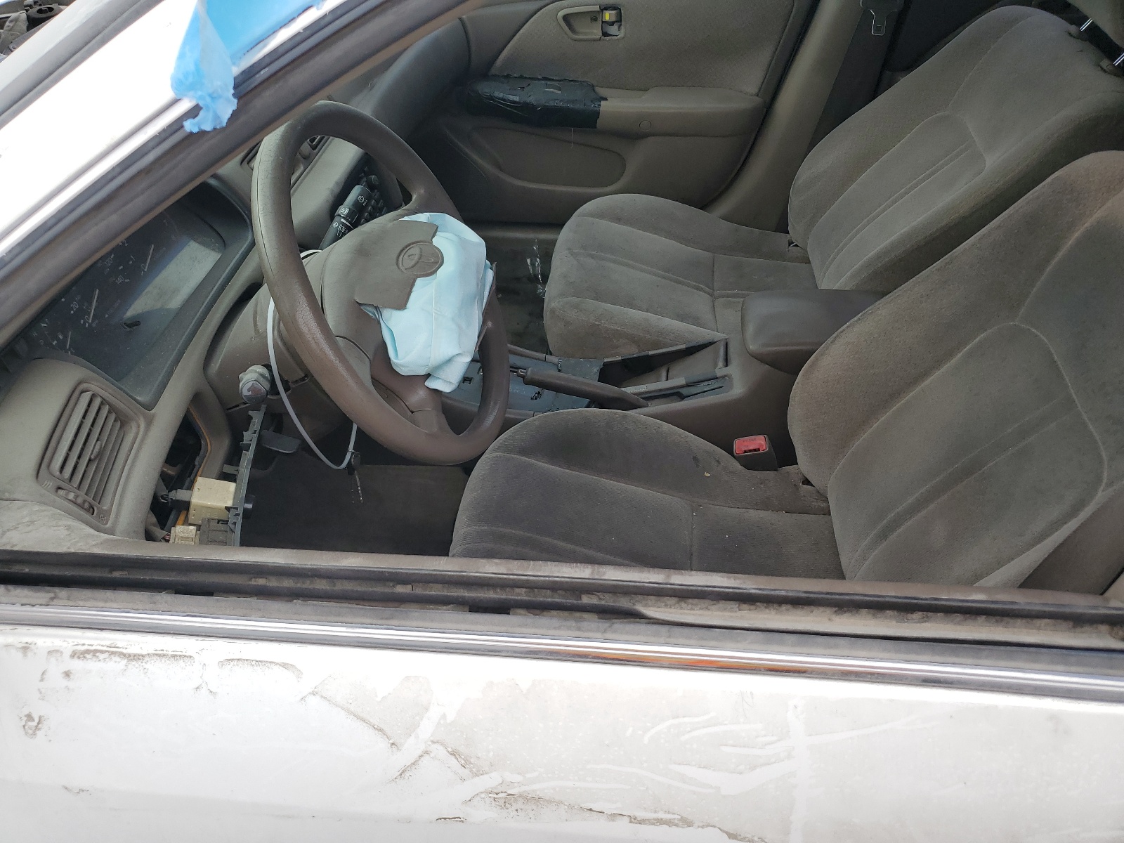 4T1BF28K6YU947570 2000 Toyota Camry Le