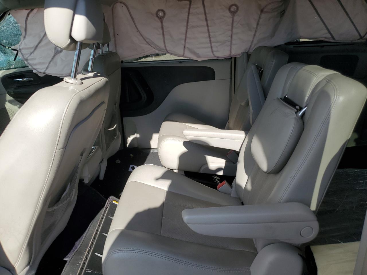 2011 Chrysler Town & Country Touring L VIN: 2A4RR8DG5BR635771 Lot: 66927844