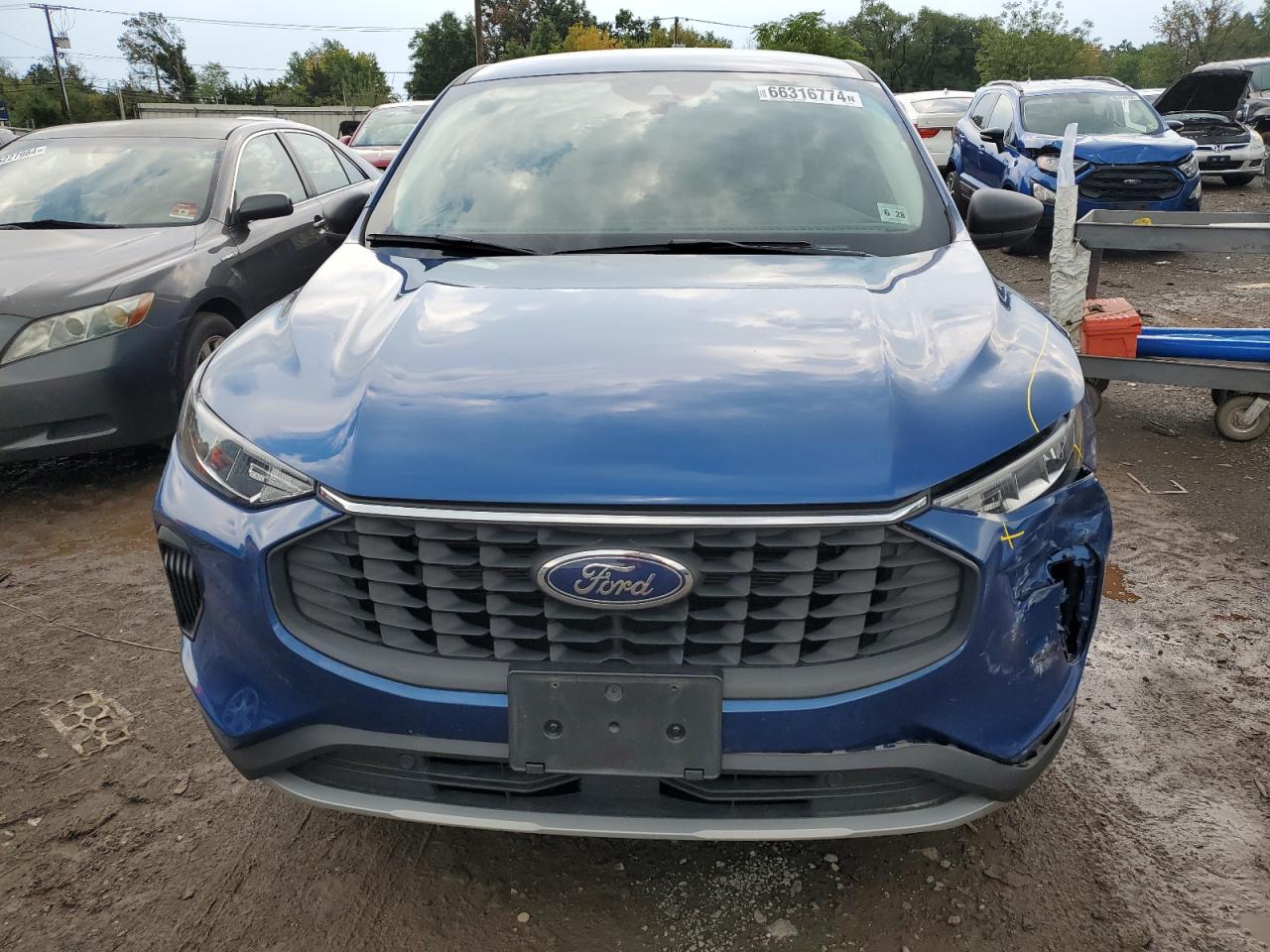2023 Ford Escape - Image 5