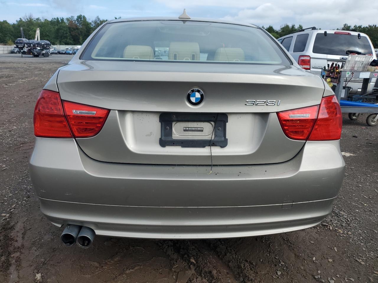 WBAPK7C58BA819096 2011 BMW 328 Xi