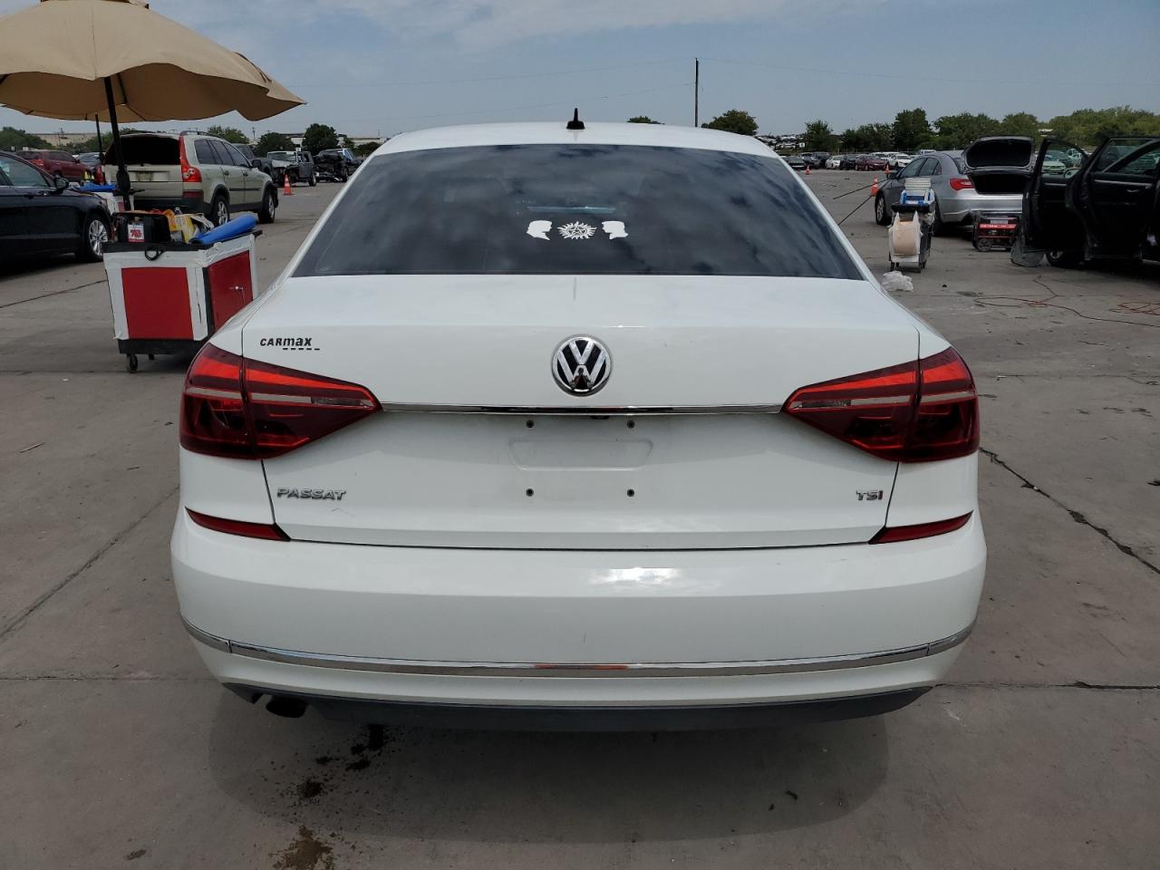 1VWAT7A34HC015945 2017 Volkswagen Passat S