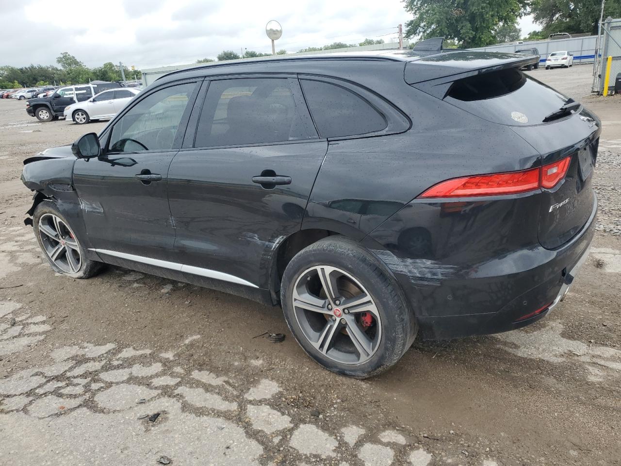 VIN SADCM2FV5JA329809 2018 JAGUAR F-PACE no.2