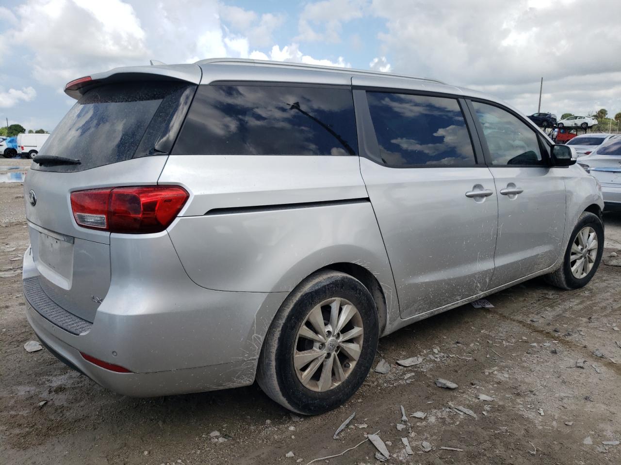 2016 Kia Sedona - Image 3
