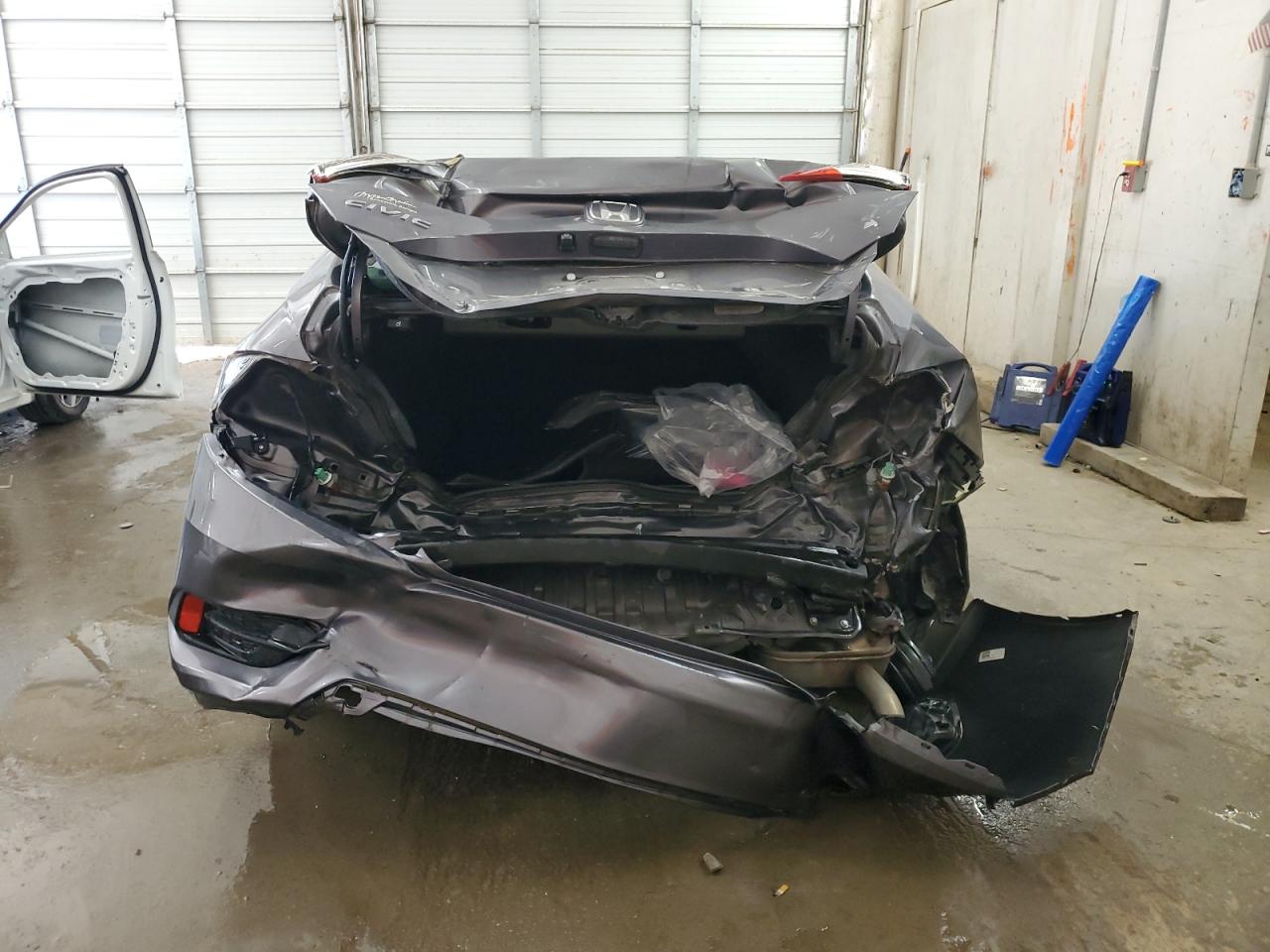 19XFC2F57GE031408 2016 Honda Civic Lx