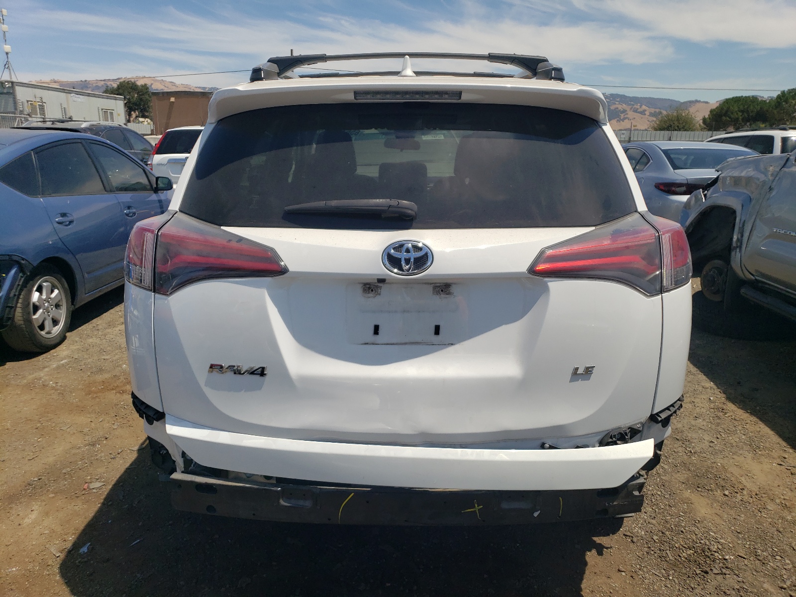 JTMZFREV5HJ139383 2017 Toyota Rav4 Le