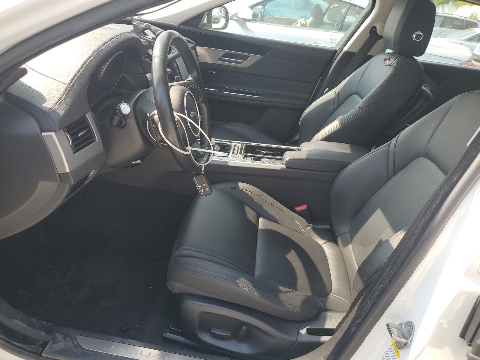 SAJBJ4BVXHCY40112 2017 Jaguar Xf Premium